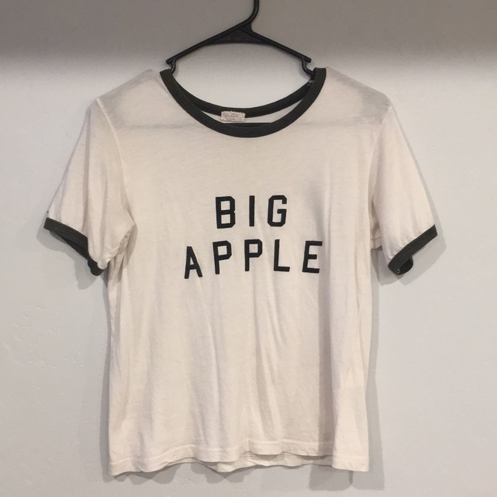 “Big Apple” Off-White Tee